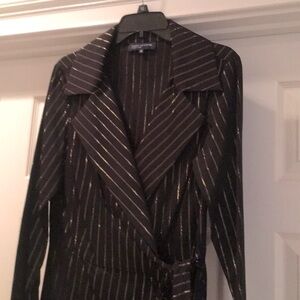Jones New York Black /gold wrap top